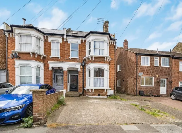 Beaconsfield Road, New Southgate, N11, photo 1