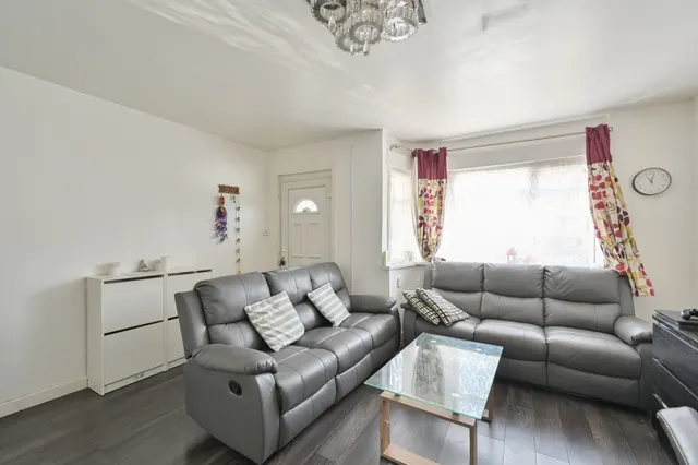 35 Rayners Lane, Harrow, photo 1