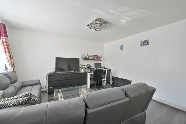 Photo 2 — 35 Rayners Lane, Harrow