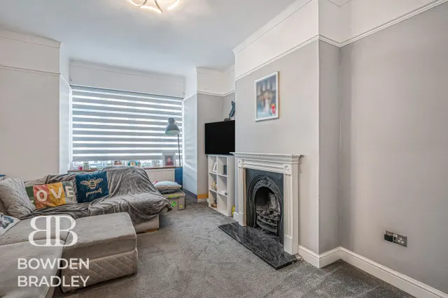 Malmesbury Road, South Woodford, E18, photo 3