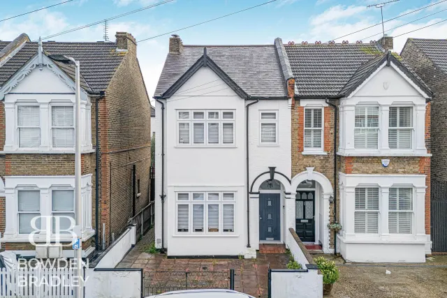 Malmesbury Road, South Woodford, E18, photo 1