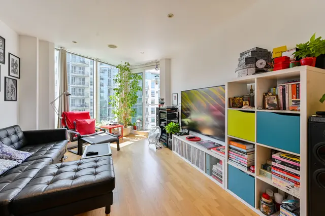 Photo 2 — 30 Kingfisher House, Battersea Reach, Juniper Drive, London