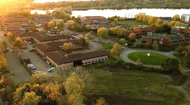 Caldecotte Lake Drive, Caldecotte, Milton Keynes, photo 1