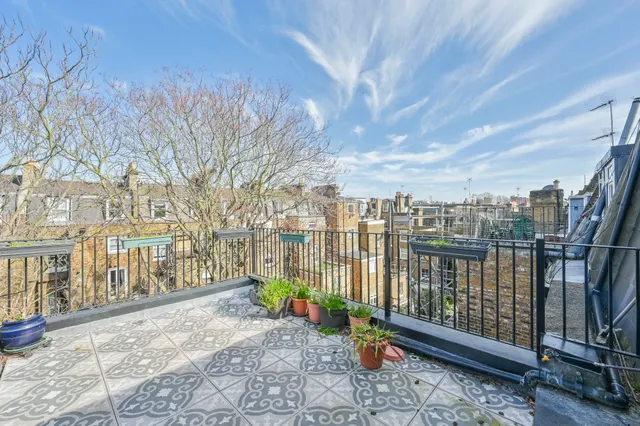 Photo 3 — Flat 5, 95 Finborough Road, London