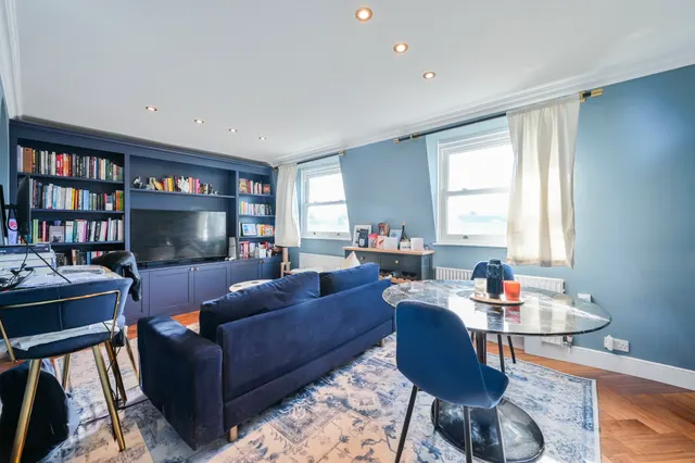 Flat 5, 95 Finborough Road, London, photo 1