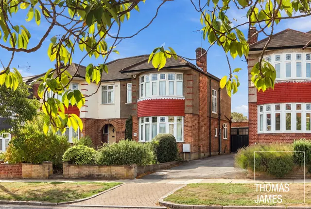 3 bedroom house, Bincote Road, Enfield, EN2