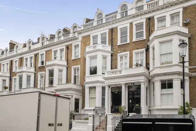 Photo 2 — Flat 5, 4 Penywern Road, London