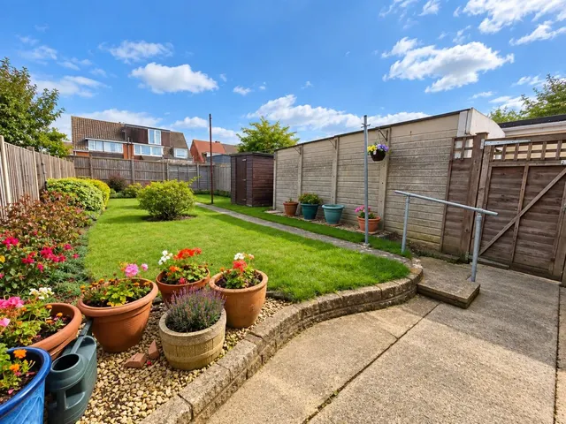 Barnacre Drive, Hucclecote, GL3, photo 2