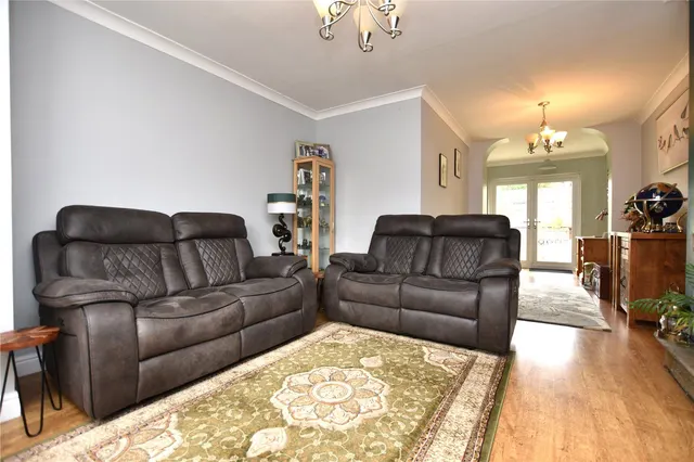 Elizabeth Grove, Morley, LS27, photo 3