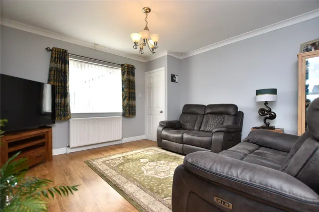Elizabeth Grove, Morley, LS27, photo 2