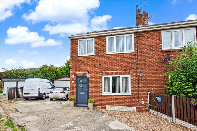 Elizabeth Grove, Morley, LS27, photo 1