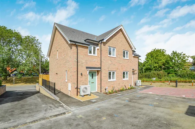 St John Place, Burton End, CB9, photo 1