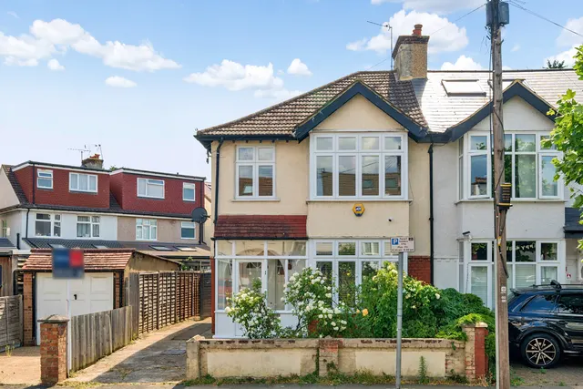 Somerset Avenue, Raynes Park, London, SW20, photo 1