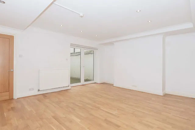 Photo 2 — **Private Garden & Private Entrance** Waterloo Street, Hove, BN3