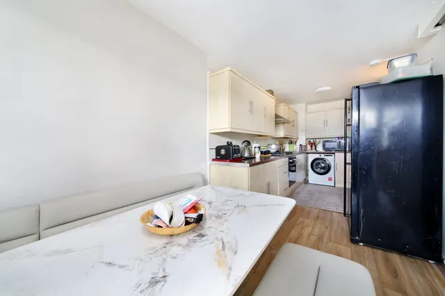 Bullen Street, London, SW11, photo 3