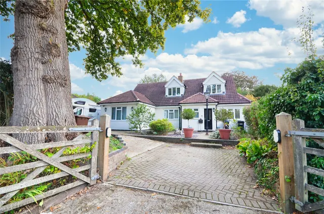 Racecourse Road, Dormansland, RH7, photo 1