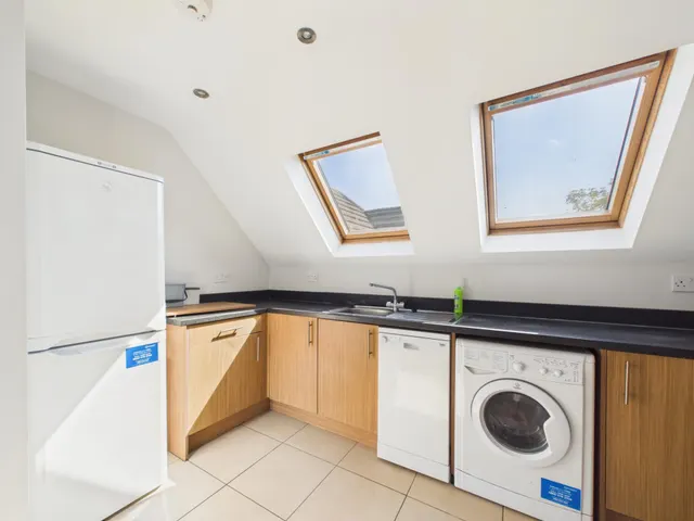 Photo 3 — 644 Oxford Road, Reading, RG30