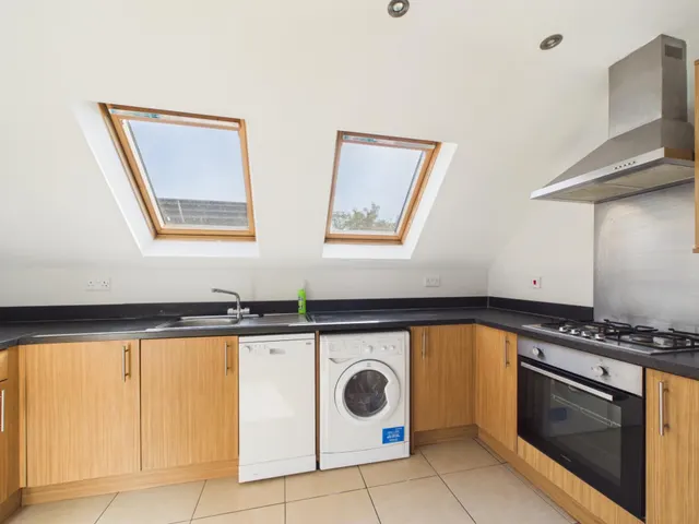 Photo 2 — 644 Oxford Road, Reading, RG30