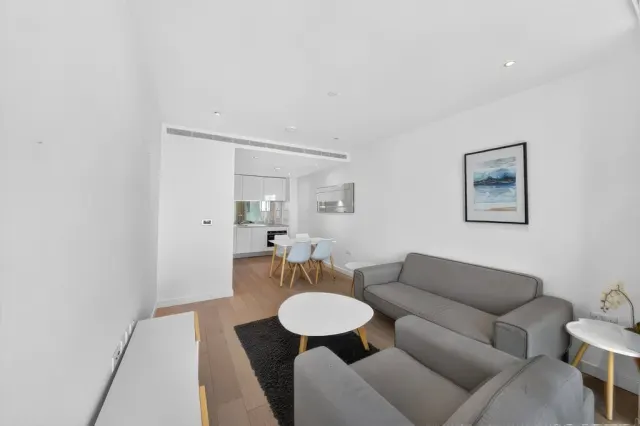 Wandsworth Road, Lambeth, SW8, photo 3