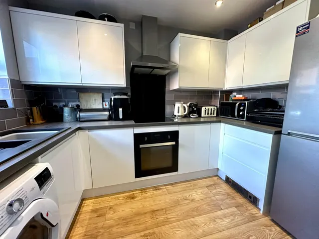 Caister, Amington, B77, photo 3