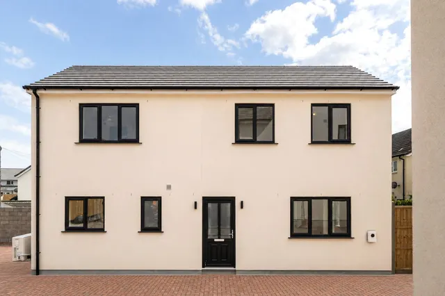 Photo 3 — Earlstone Court, Bristol, BS30 8HQ