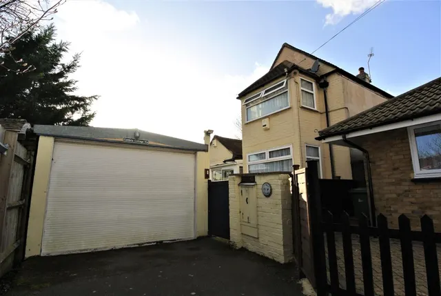 Harlington Road East, Feltham, TW14 0AA, photo 1