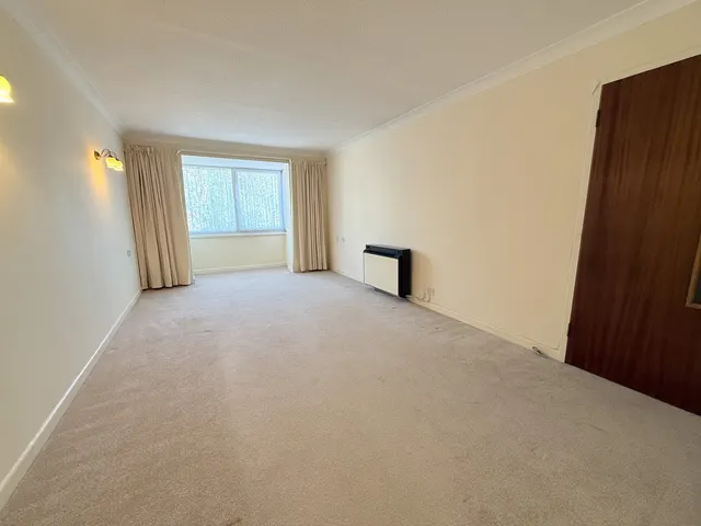 Photo 2 — Cottage Grove, Southsea, PO5 1DU