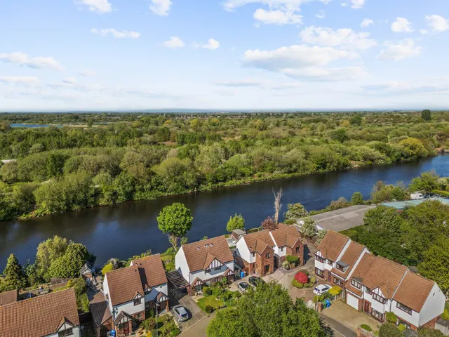 Photo 2 — Woodford Close, Thelwall, Warrington, Warrington, WA4 2NA