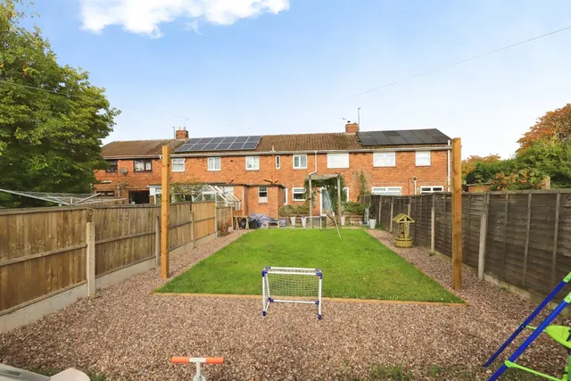 Romsey Grove, Fordhouses, WV10, photo 2