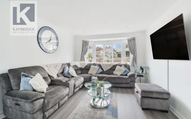 Photo 2 — Thorndon Gardens, Epsom, KT19