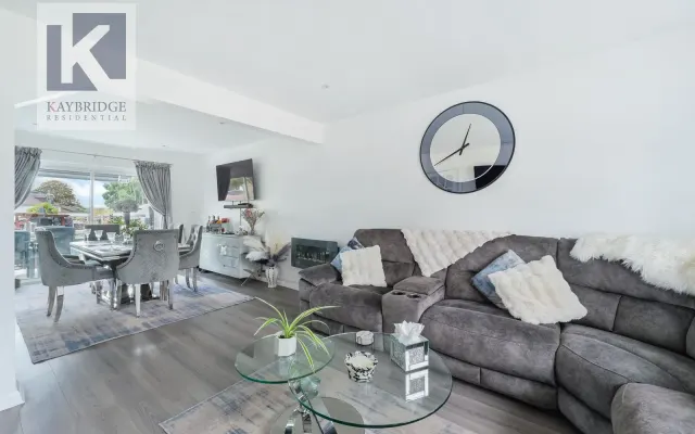 Photo 3 — Thorndon Gardens, Epsom, KT19