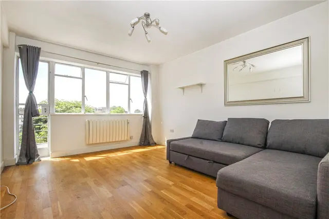 Streatham Hill, London, SW2, photo 1