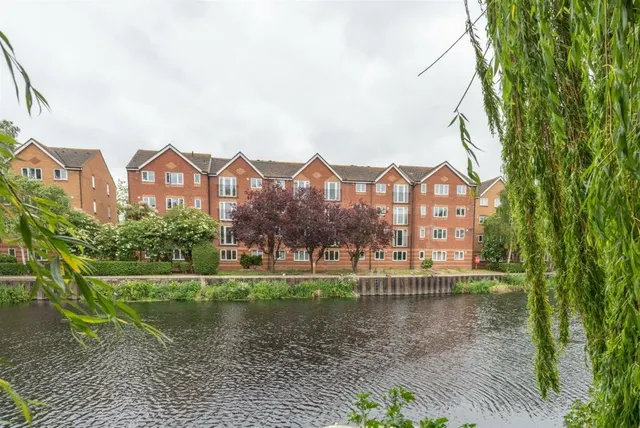 Bream Close, Tottenham Hale N17 9DJ, photo 1