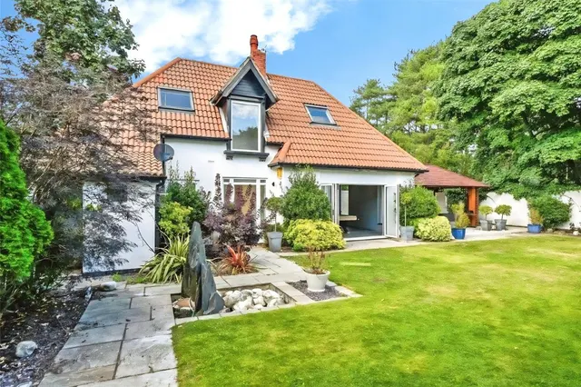 Victoria Road, Formby, L37, photo 1