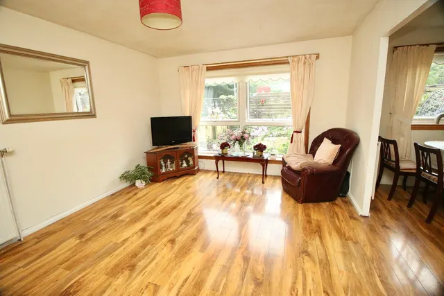 Photo 3 — Abbotsford Place, Greenfaulds, G67 4BJ