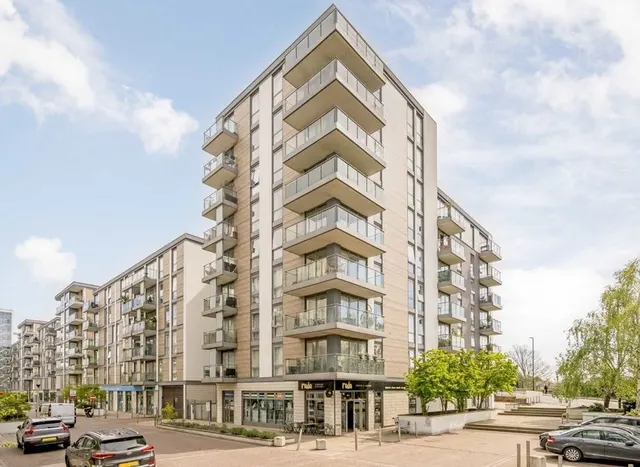 Ealing Road, Brentford, TW8, photo 1