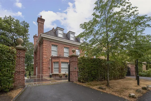 Photo 3 — Ellerton Road, London SW20 0EP