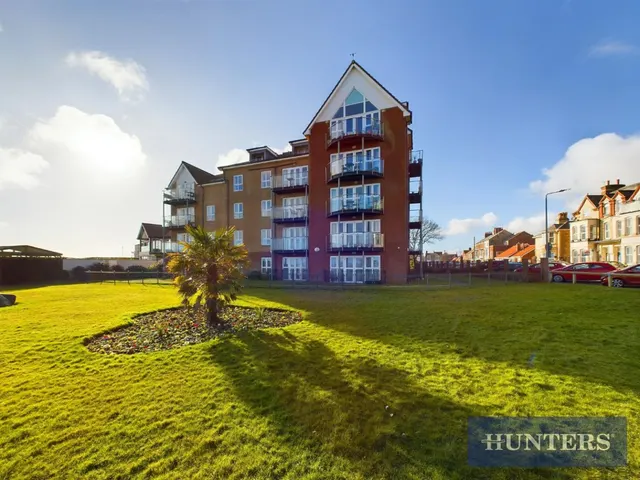 Highcliffe Court, St. Annes Road, Bridlington, YO15 2JZ, photo 1
