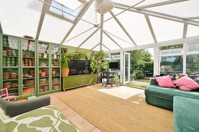 Photo 3 — 10 Cannon Way, West Molesey