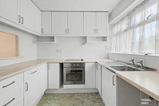 London, N11, photo 2