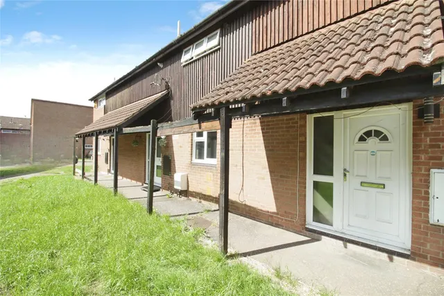 Montsale, Pitsea, SS13, photo 1