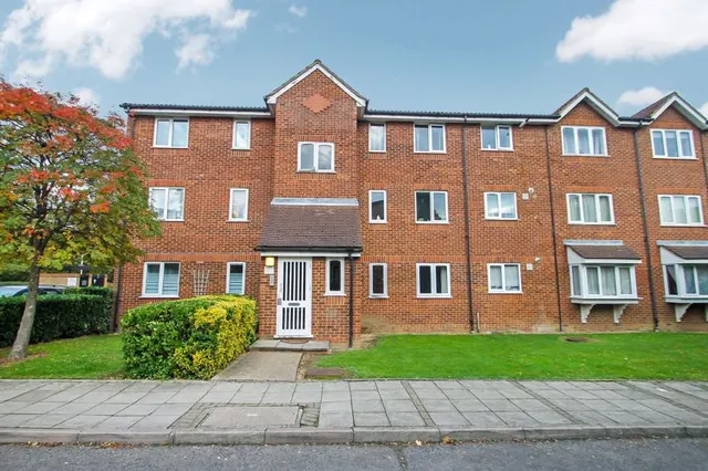 Dehavilland Close, Northolt, UB5, photo 1