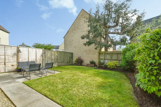 Photo 3 — Dione Crescent - Oakhurst, Swindon