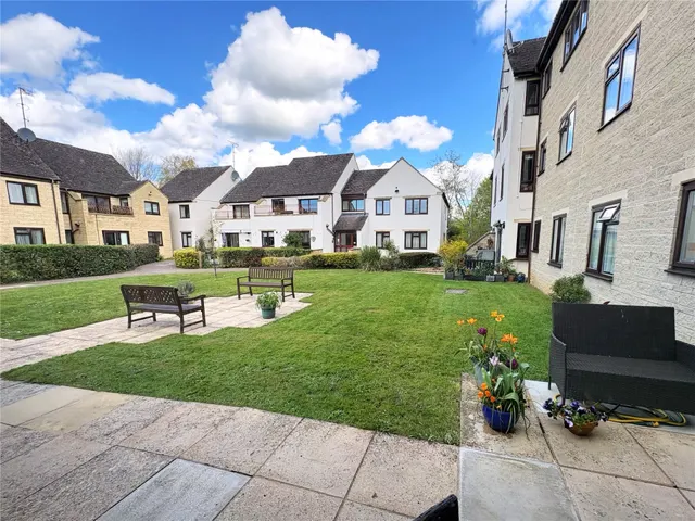 Trafalgar Road, Cirencester, GL7, photo 1