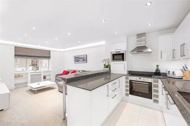 Redcliffe Close, Old Brompton Road, London, SW5, photo 1