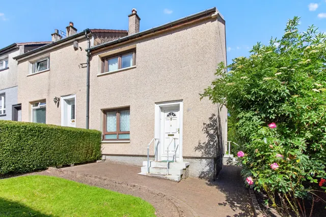 2 bedroom house — Castlebay Street, Glasgow