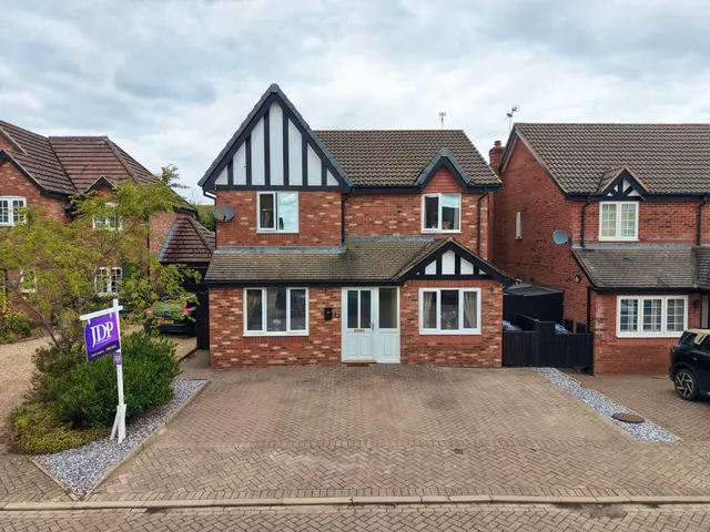 Huntersfield, Shavington, CW2, photo 1