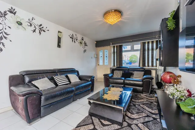 Redrose Crescent, Manchester, photo 1