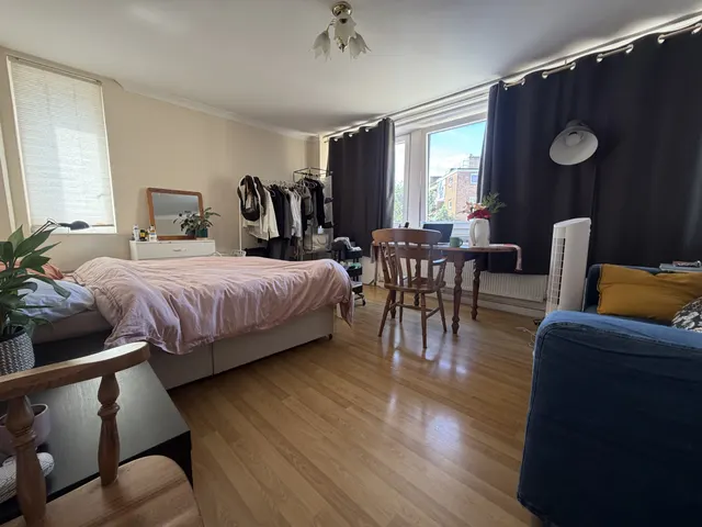 Photo 3 — Hall Place, LONDON