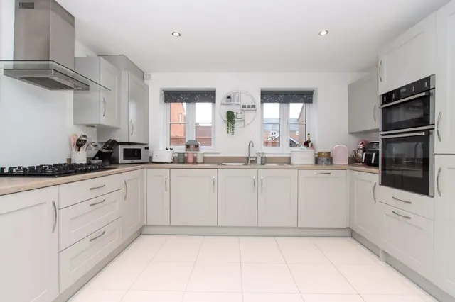 Waring Crescent, Aston Clinton, HP22, photo 2